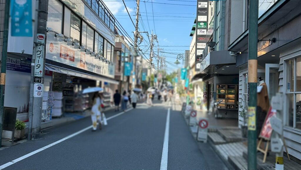 カトレア通り沿い商業施設「Luz自由が丘」に到着です