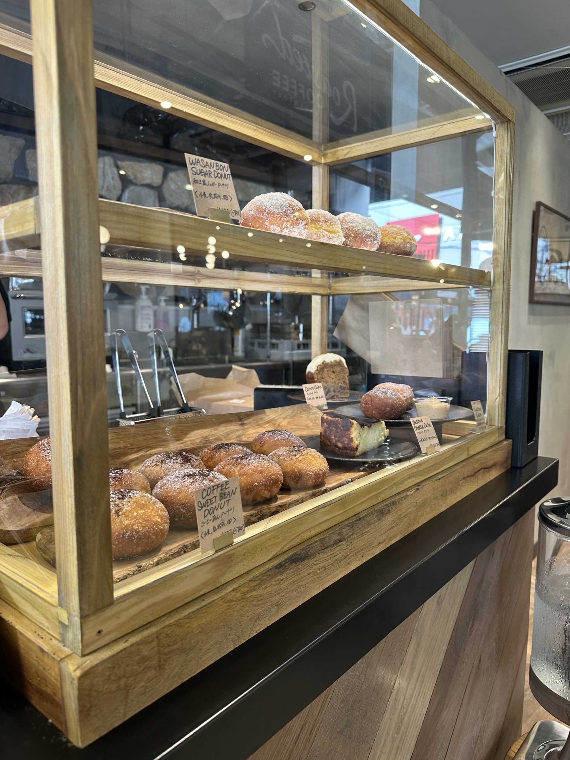 「Roasted COFFEE LABORATORY（ローステッドコーヒーラボラトリー）自由が丘店」。2025年9月19日（金）に新規オープンしたコーヒーショッ