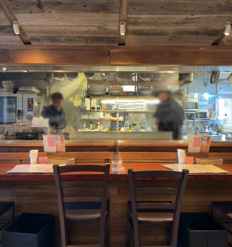 おしゃれなカウンター席