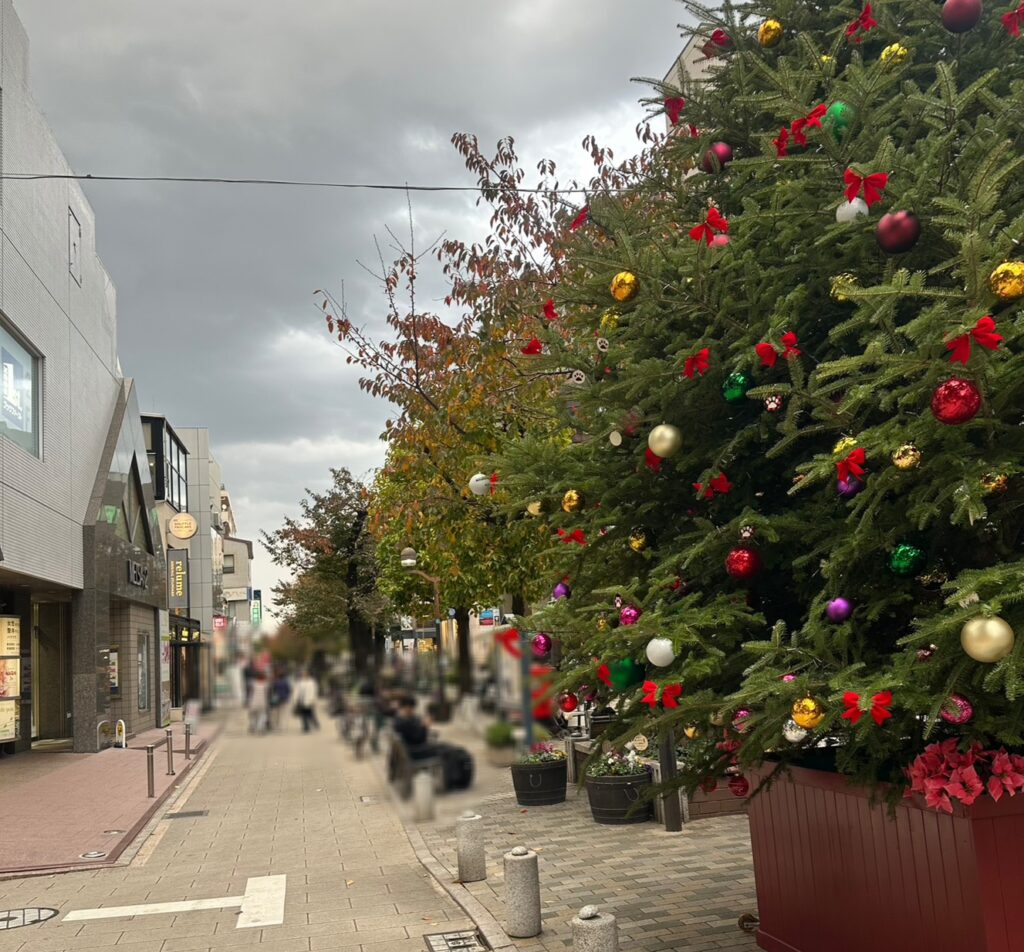 クリスマスシーズンにはツリーも