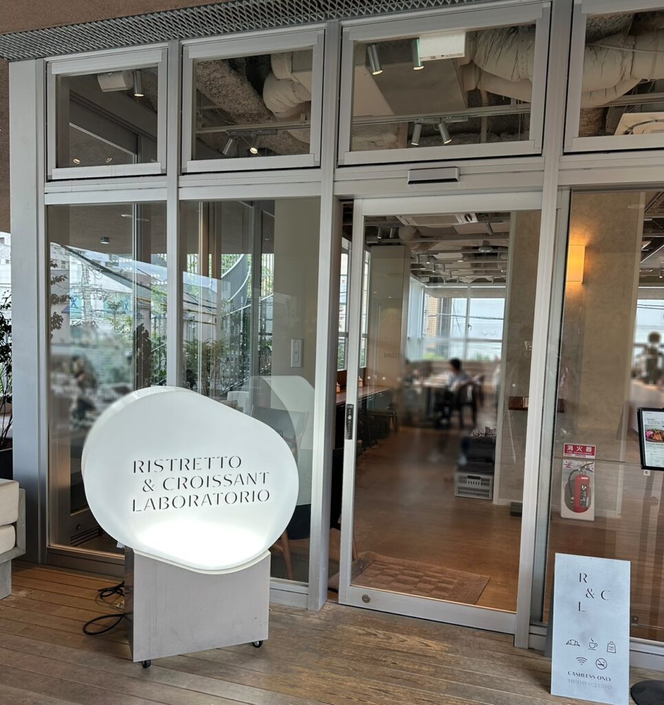 「リストレットアンドクロワッサンラボラトリオ」入口