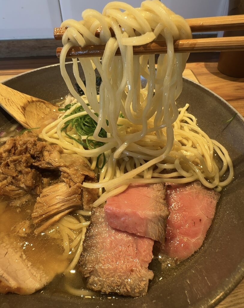 彩り鮮やかで見た目も美しいらーめん