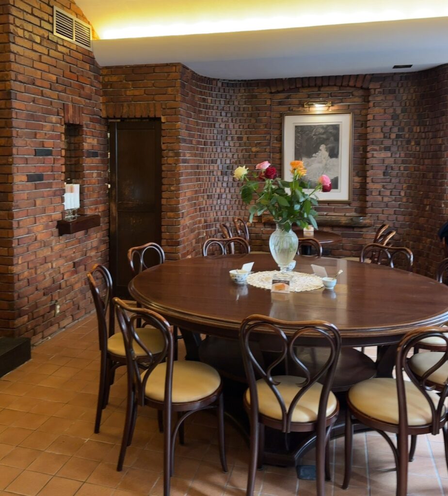 カフェアンセーニュダングル自由が丘店の素敵な店内