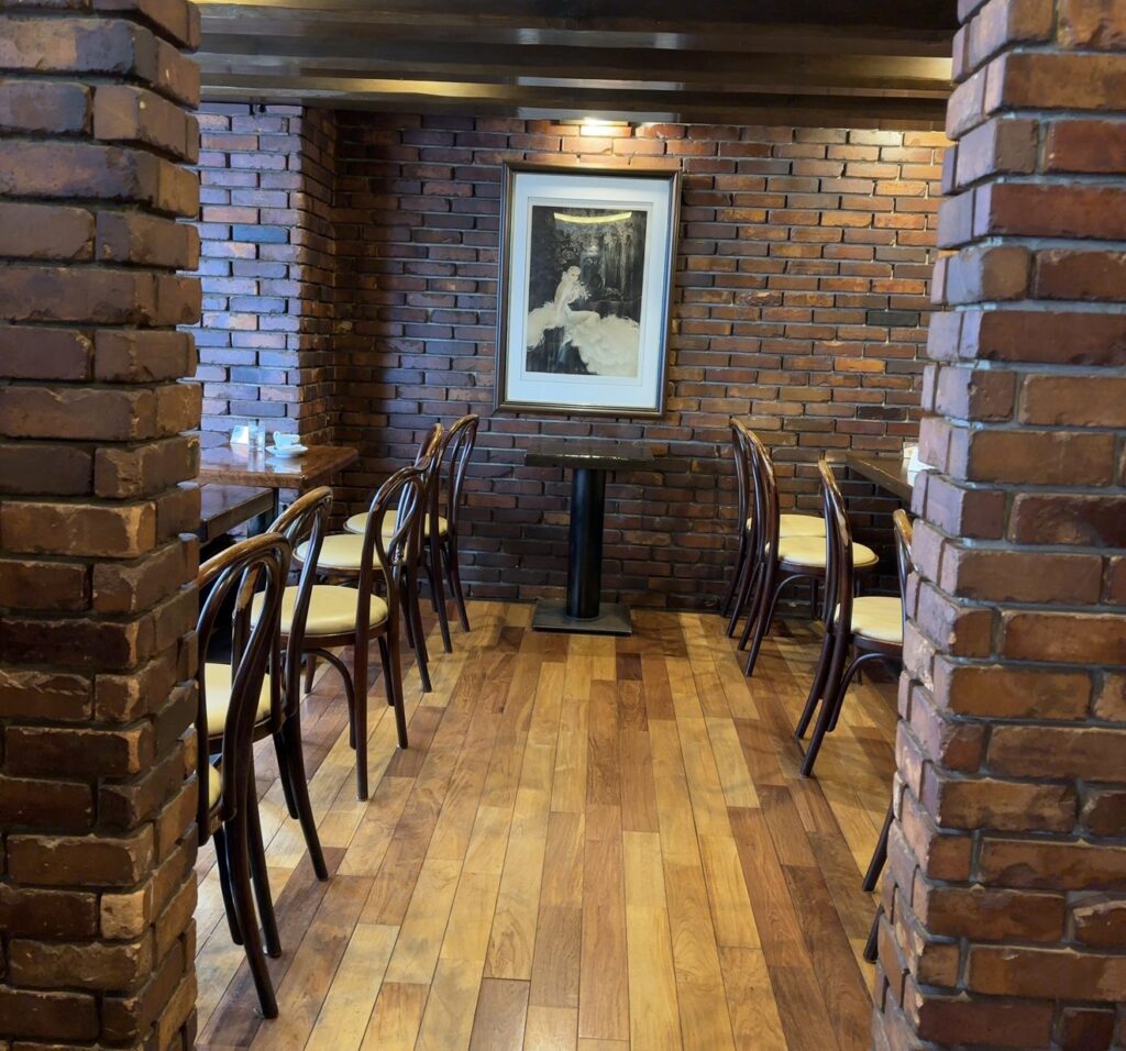 昭和レトロを味わえる店内