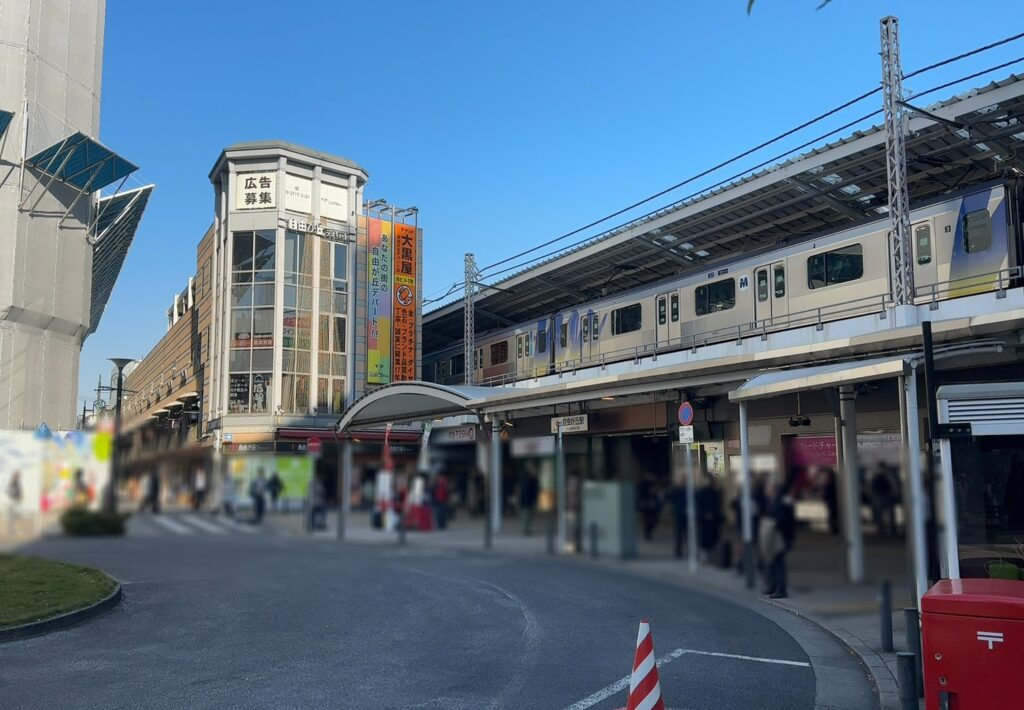 自由が丘駅正面口前ロータリー