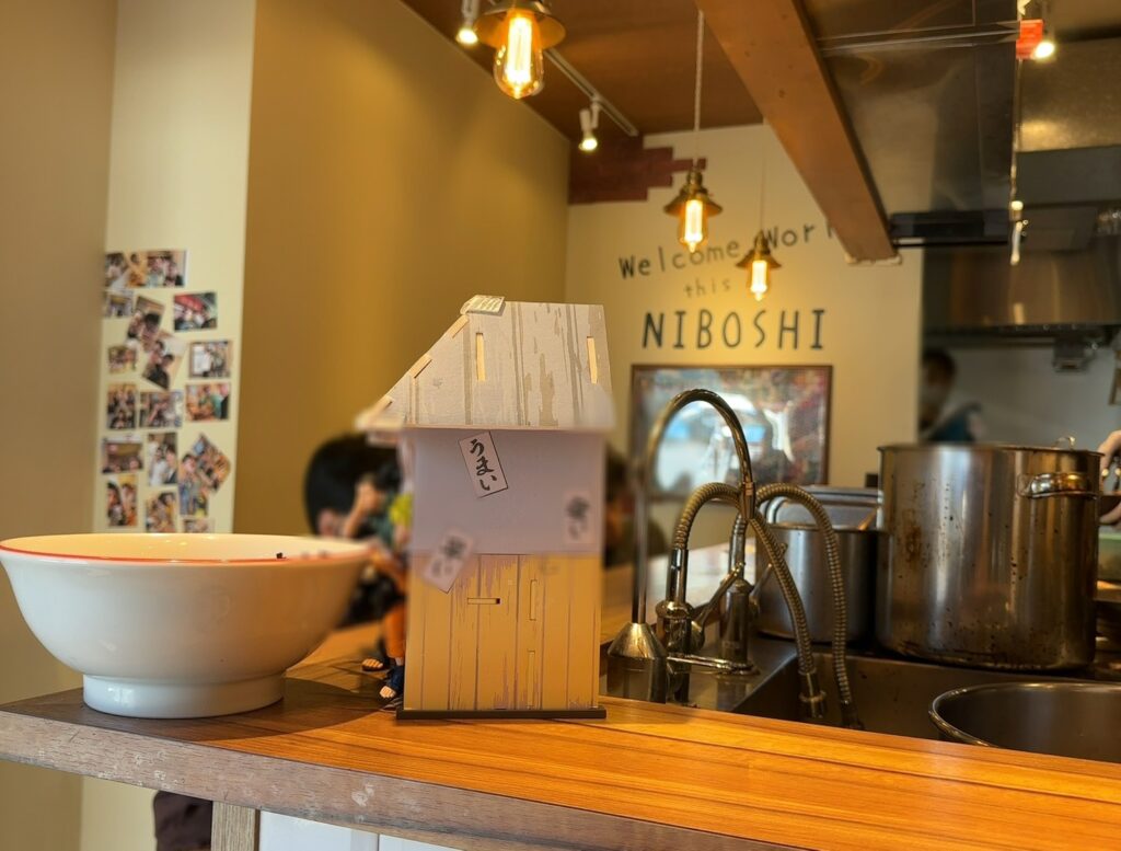 ゆったりとくつろげる店内2