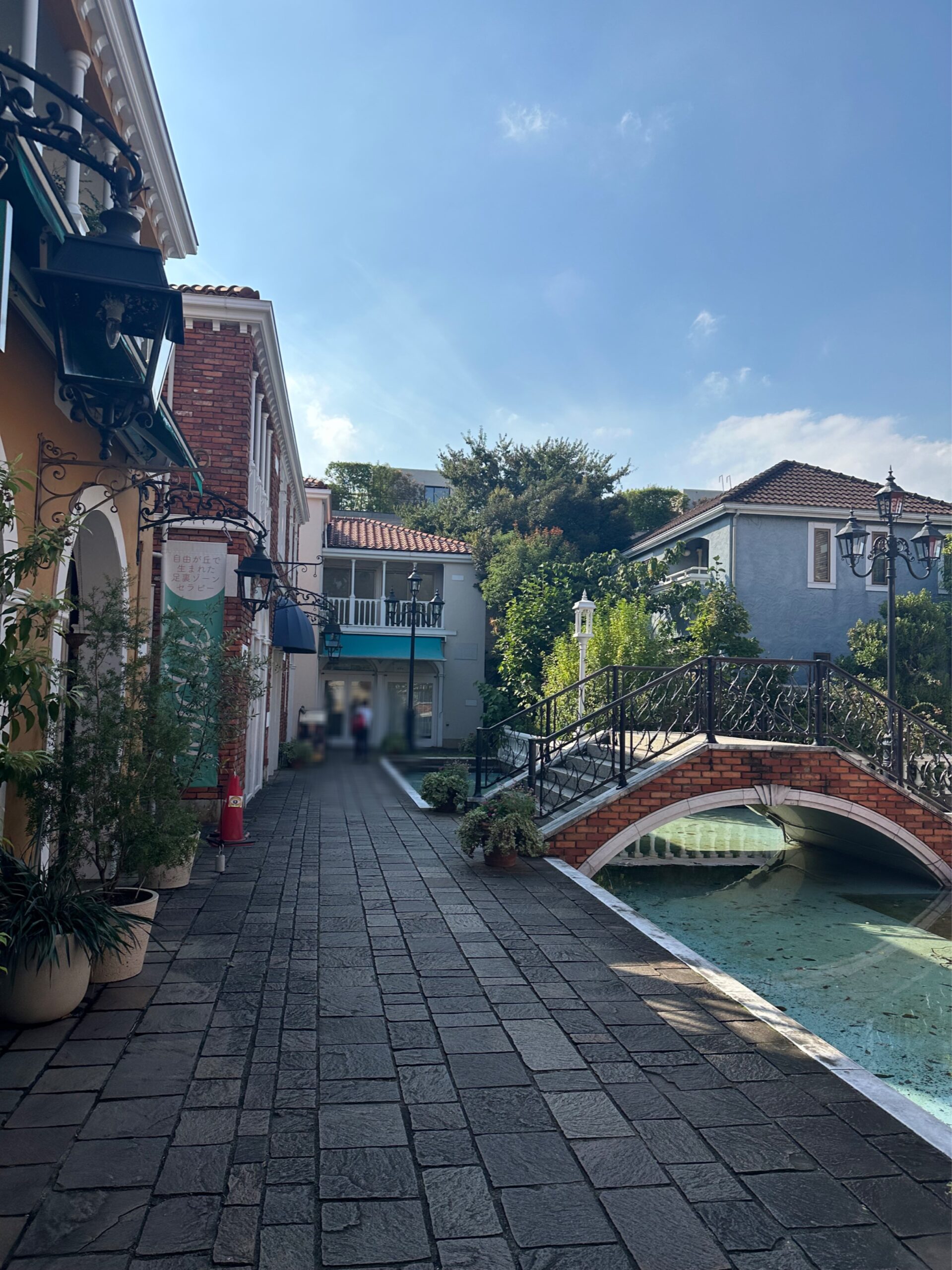 自由が丘駅から徒歩6分、「LaVita（ラヴィータ/ラビータ）自由が丘」。ショッピングやグルメ散策のついでにはおすすめのスポットです。 憧れの水の都ベネチアの町