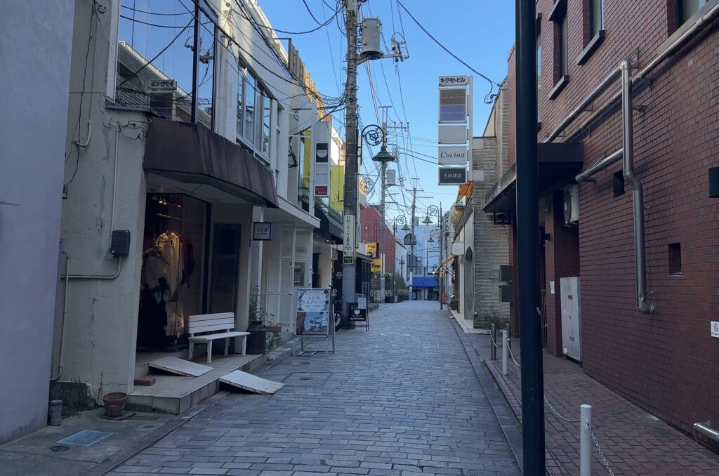 「女神通り」に抜ける通り