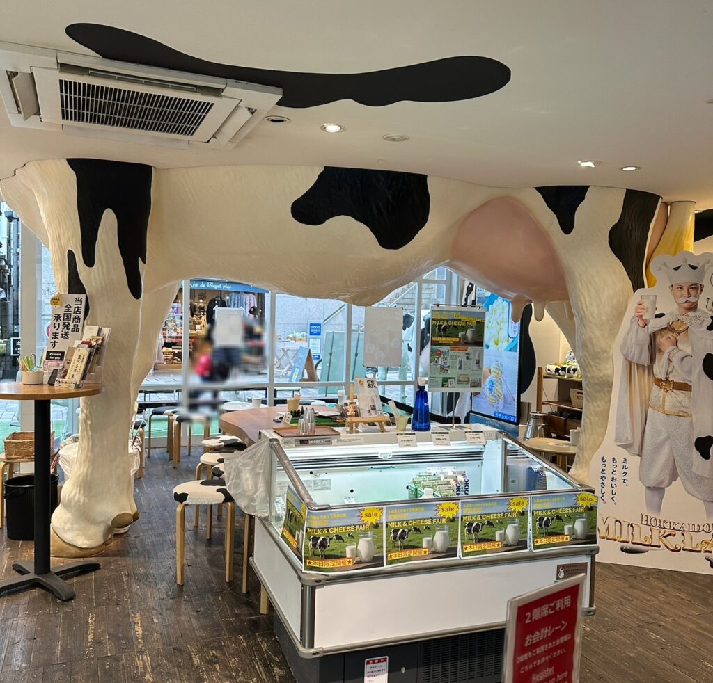 店内に牛さんが