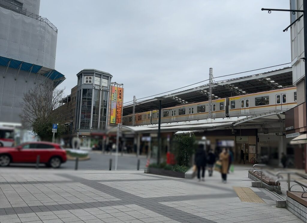 いつも賑やかな自由が丘駅正面口