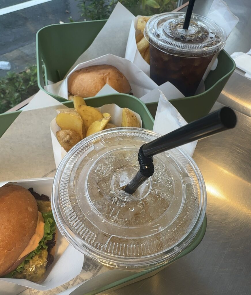 「カトレア通り」の先にある「H