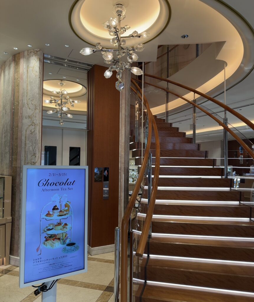 ホテルのように重厚感のあるインテリア