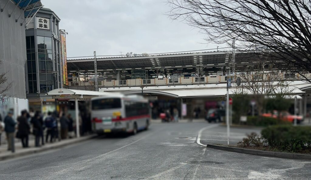 いつも賑やかな自由が丘駅正面口