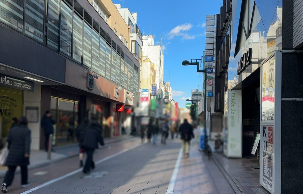 ショッピングが楽しめるマリクレール通り