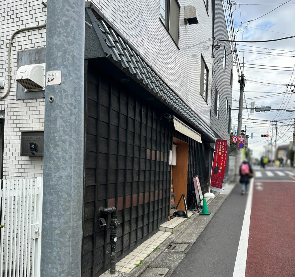 黒い外観が目印です