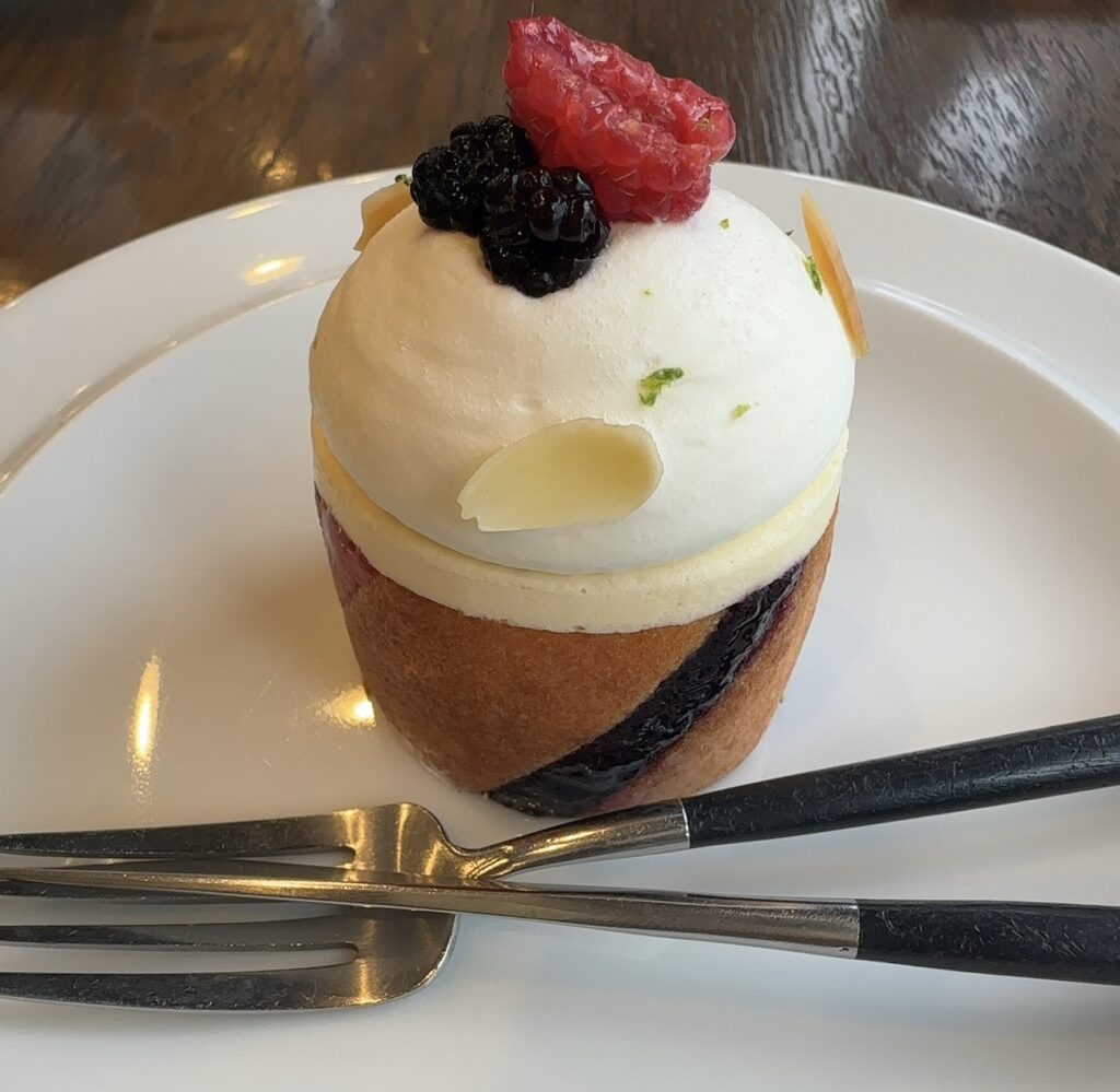 カラフルで美しくて可愛いケーキ