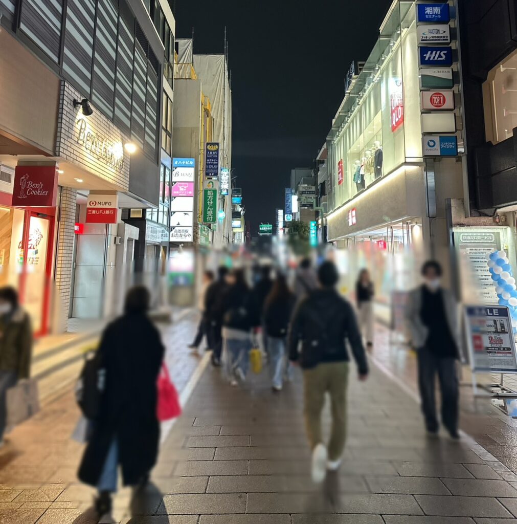 賑やかな「マリクレール通り」