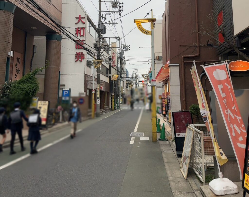 色々なお店が立ち並ぶヒロ通り