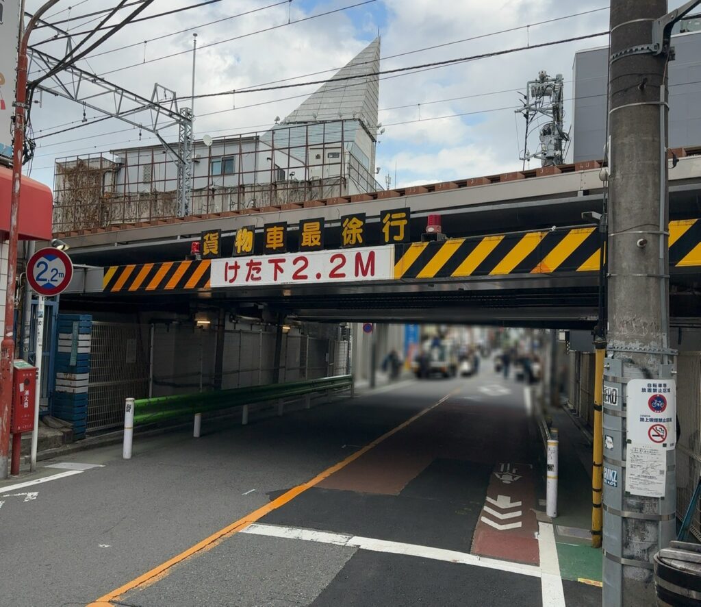 東急東横線の高架下