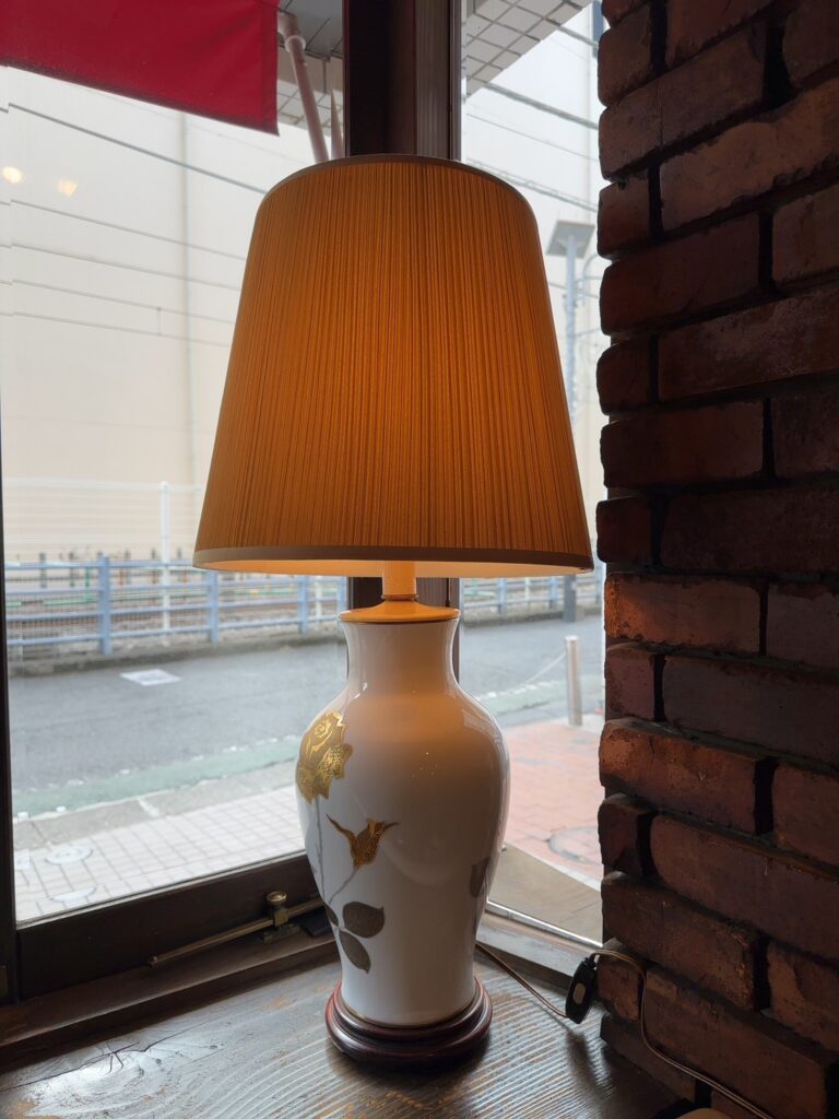 「カフェ・アンセーニュ・ダング