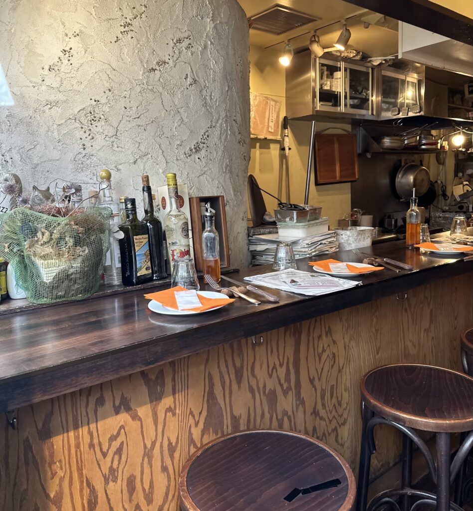 素敵な店内の様子・1階カウンター席