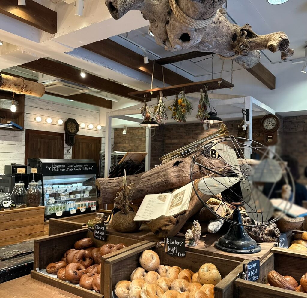 ストーリーのある雰囲気のある店内