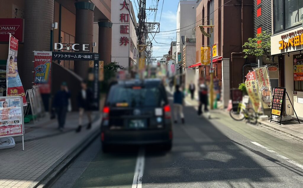 様々なお店があるヒロ通り