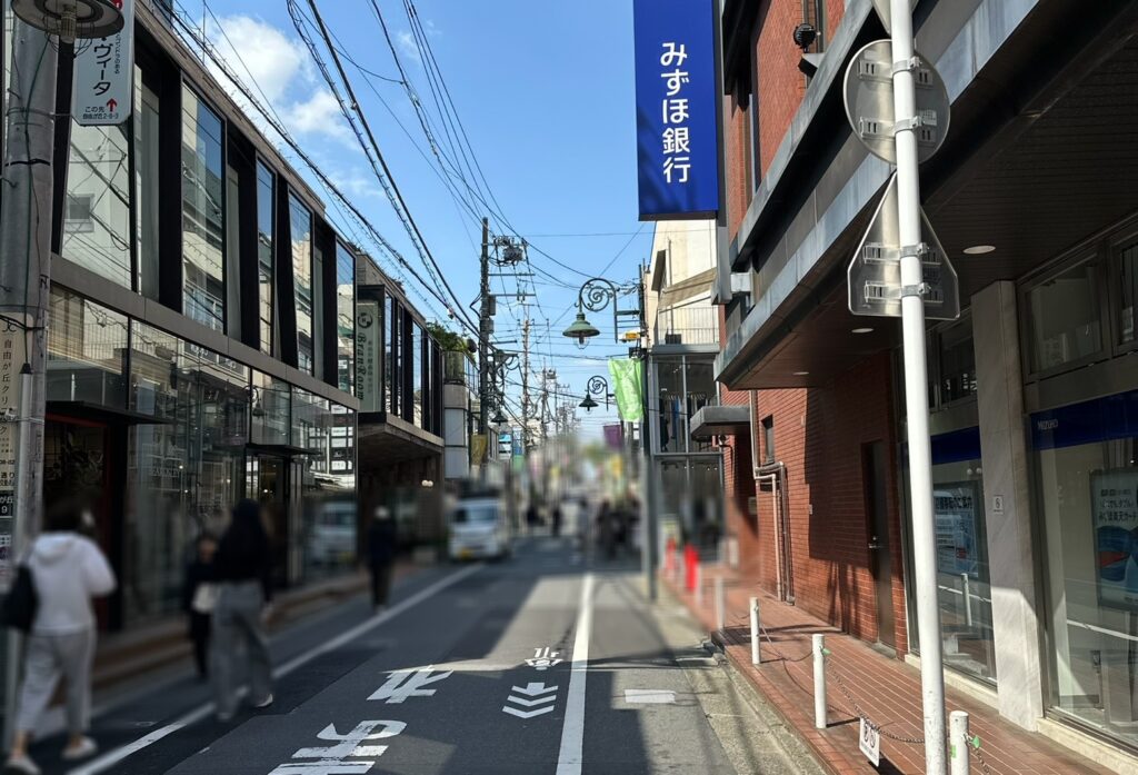 ショッピングにグルメが楽しめる「カトレア通り」