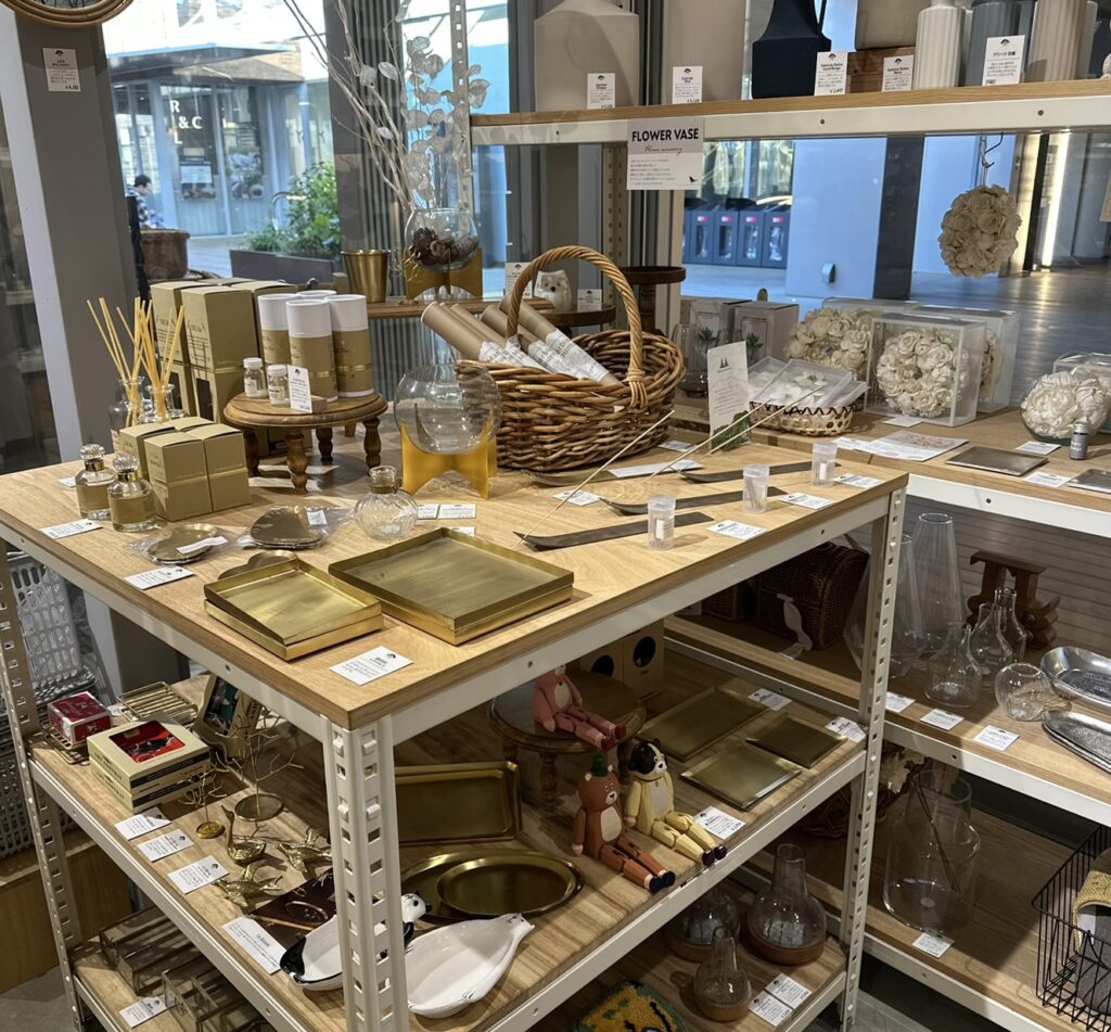 おしゃれなトレーなど