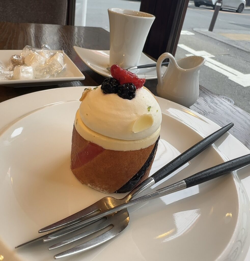 先日念願の洋菓子専門店「パティ