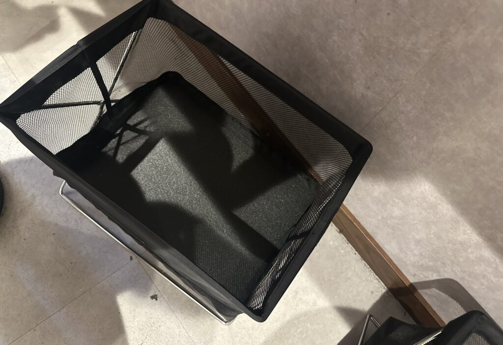 足元の荷物置き