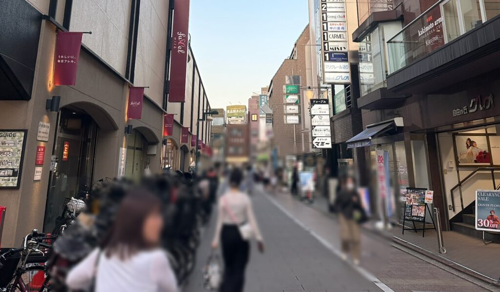 賑やかなマリクレール通り