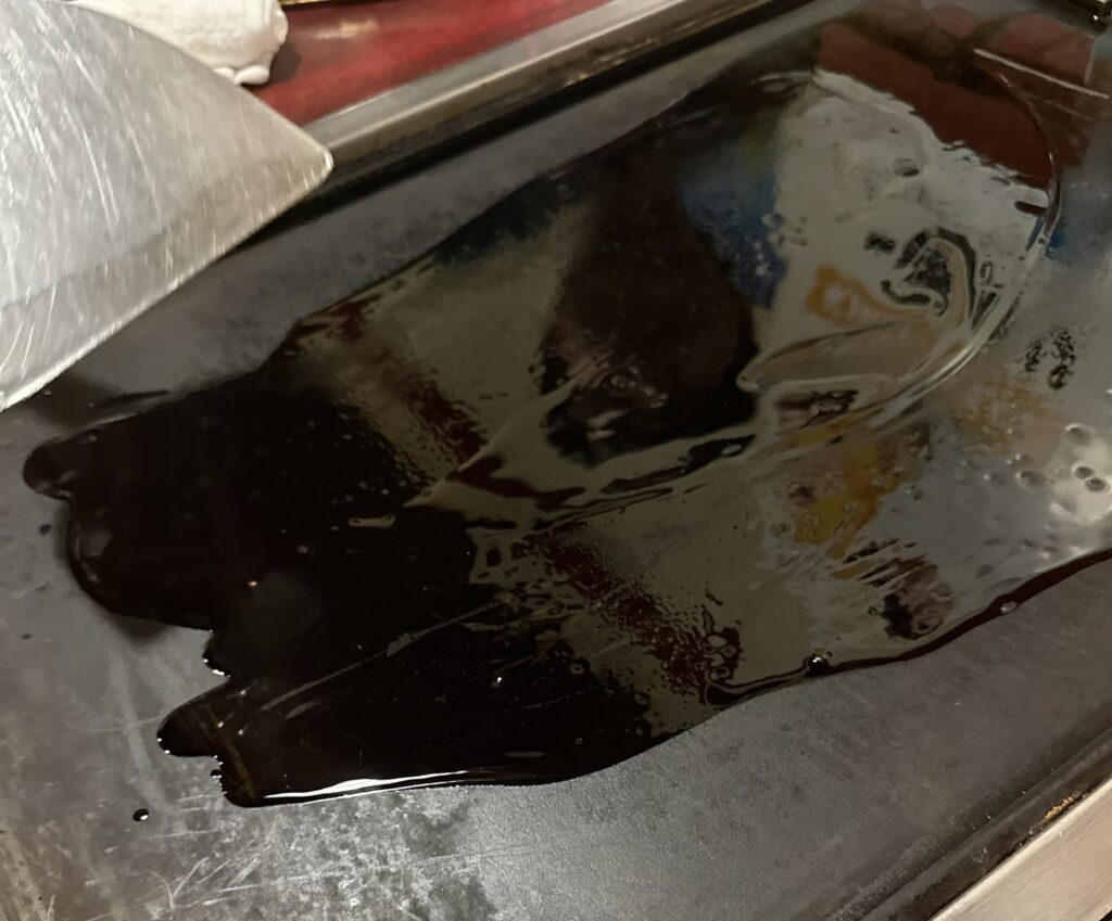 油をしきます
