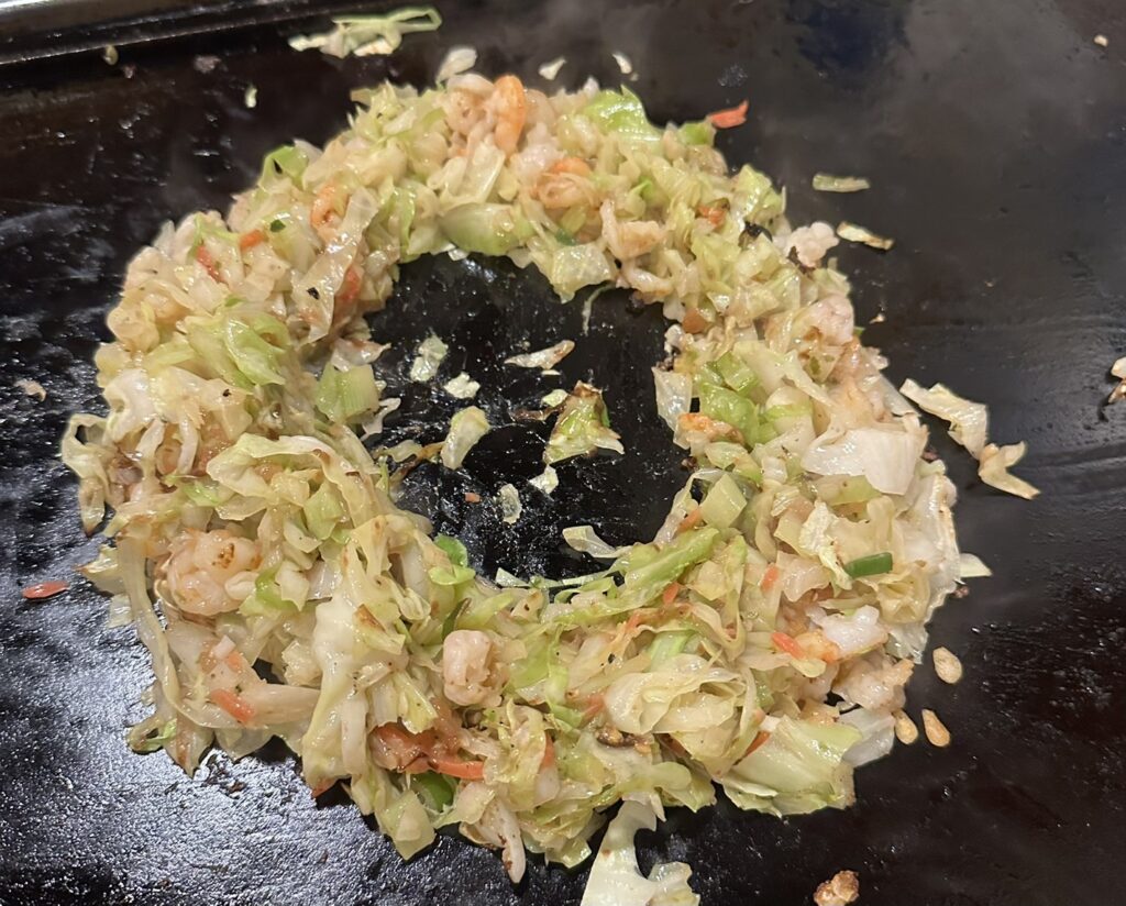 ドーナツ型を作り土手にして流し込みます