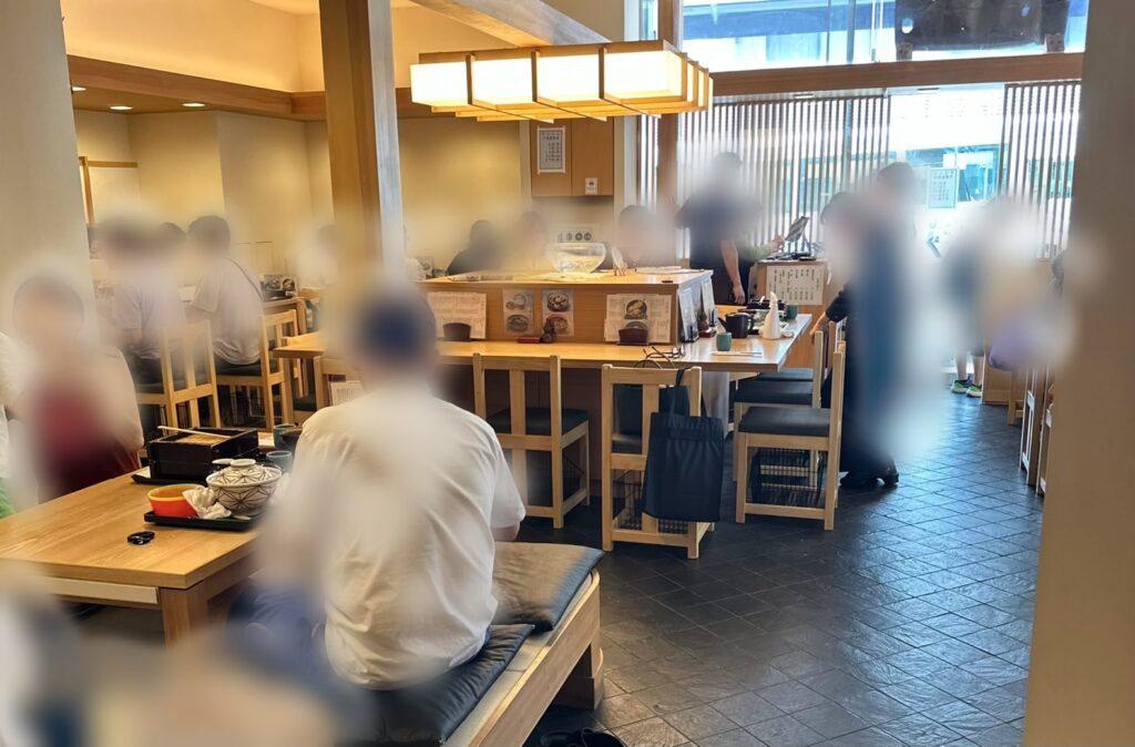 綺麗で落ち着く!賑わう店内
