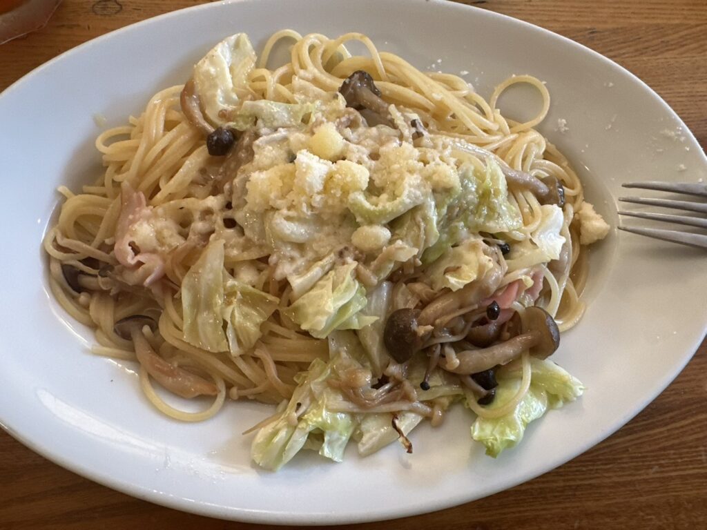 キャベツとベーコンのパスタ
