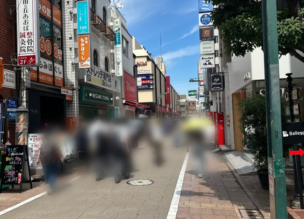 賑やかな「マリクレール通り」