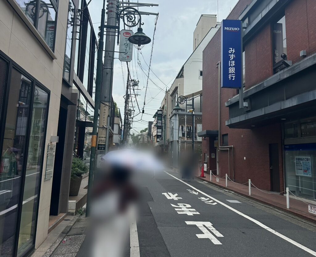 たくさんのお店が立ち並ぶ「カトレア通り」