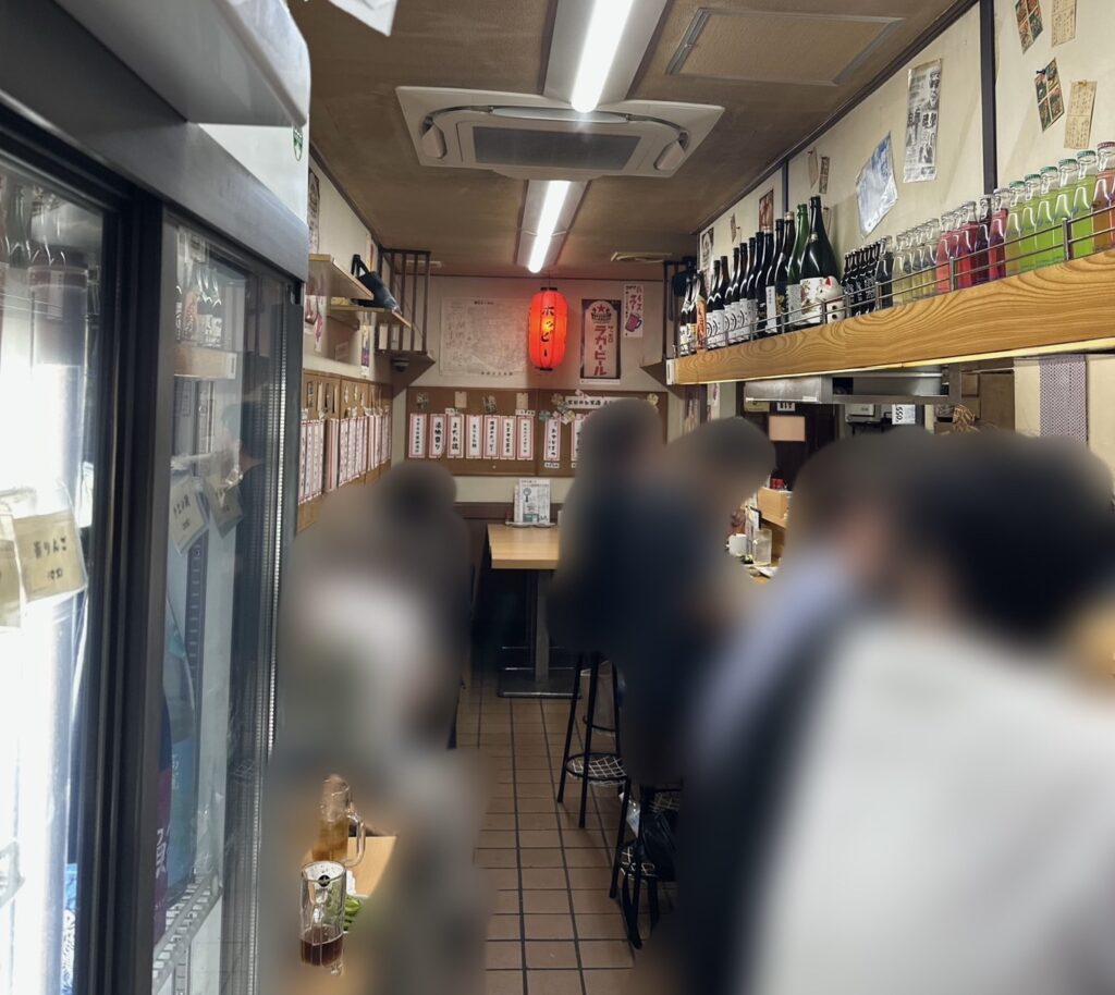 賑やかな店内