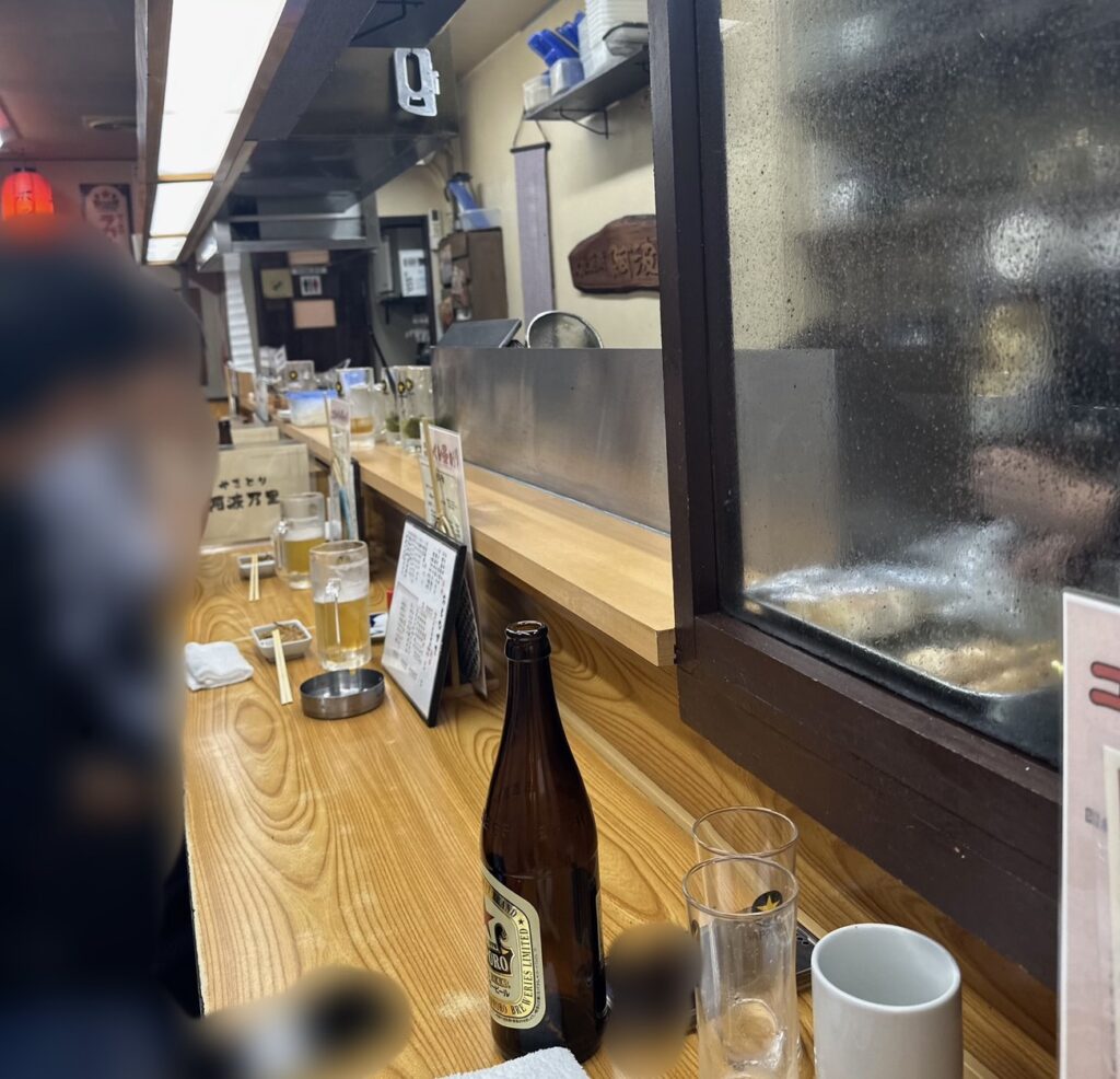 盛り上がる店内