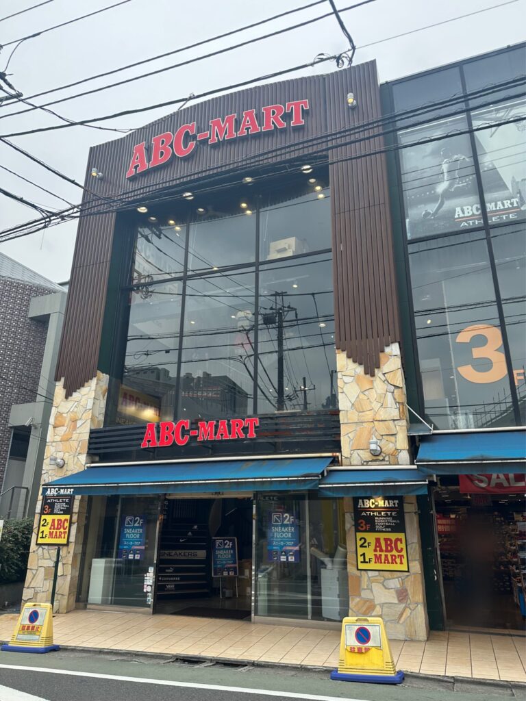 自由が丘の街にも靴の専門店「A