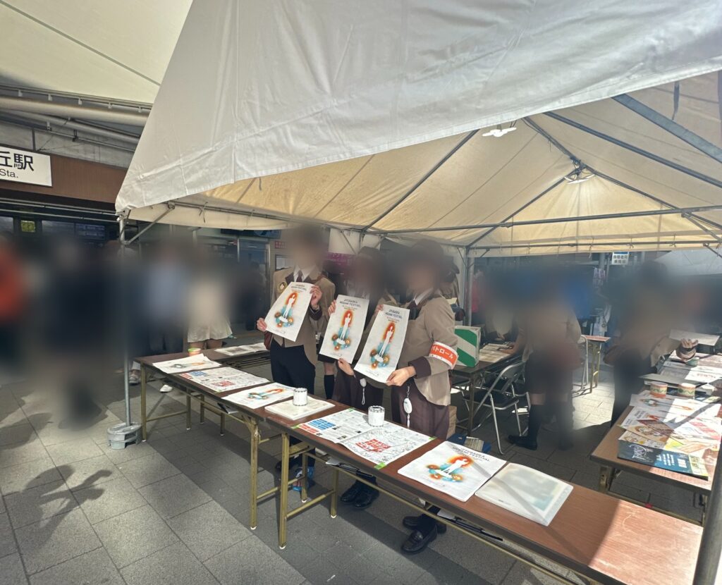 正面口前に設置された案内所