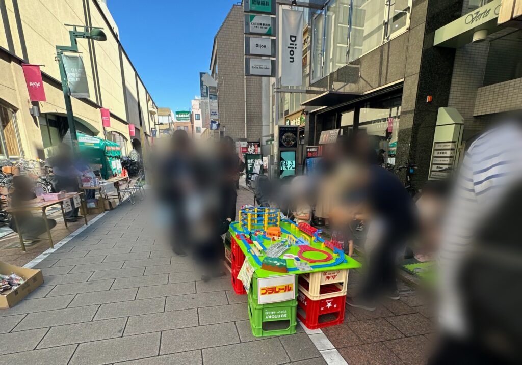 老舗おもちゃ屋さん「おもちゃのマミー」の店舗前「おもちゃSt.」