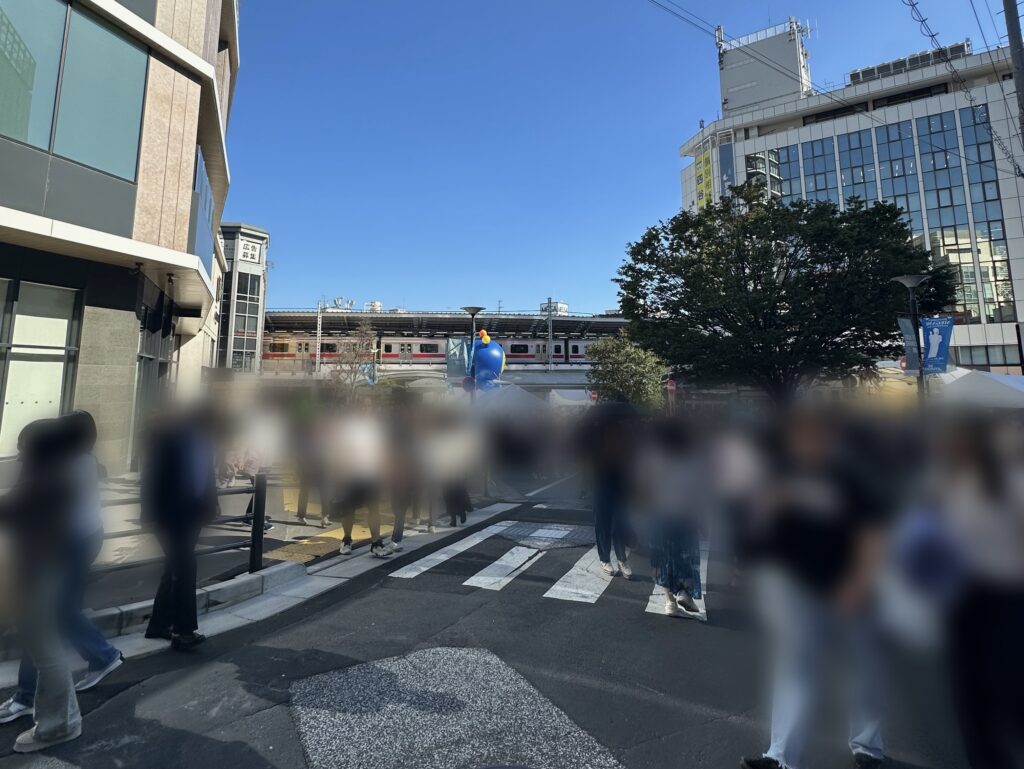 にぎわう自由が丘駅正面口ロータリー周辺